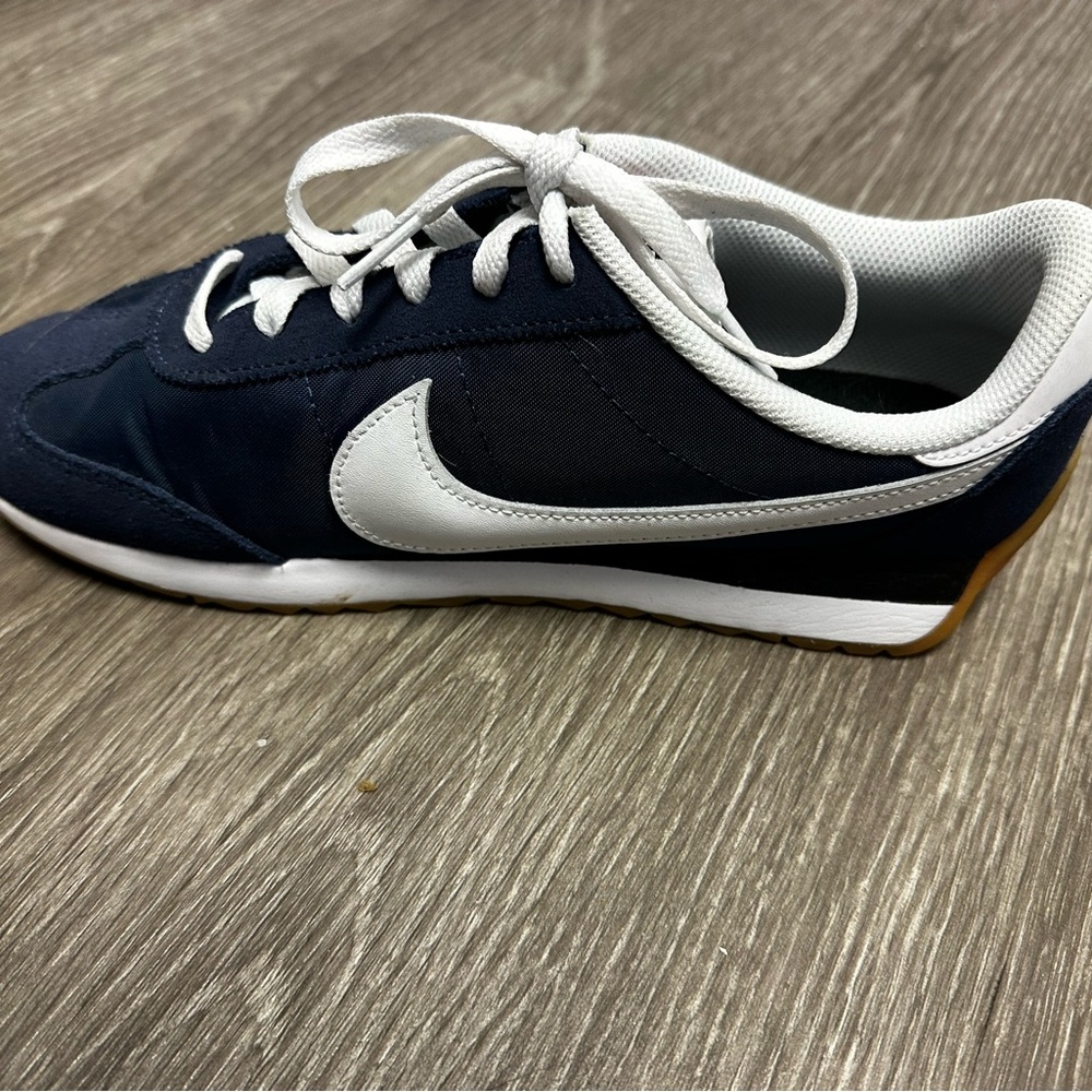 Nike Dark Blue and White Athletic Shoes - Picture 4 of 6